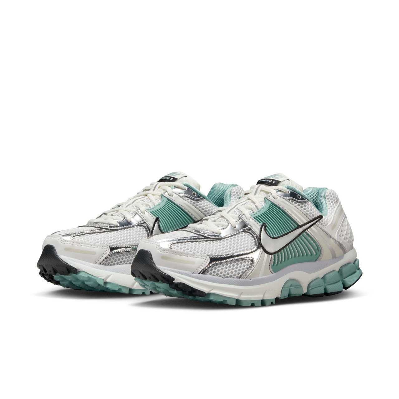 Nike Women's Zoom Vomero 5 Shoes