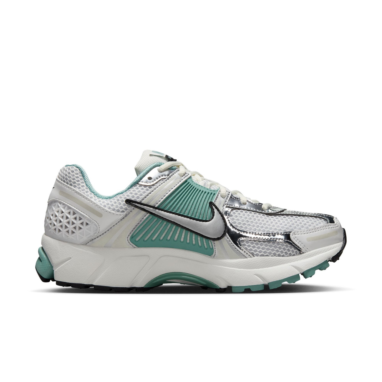Nike Women's Zoom Vomero 5 Shoes