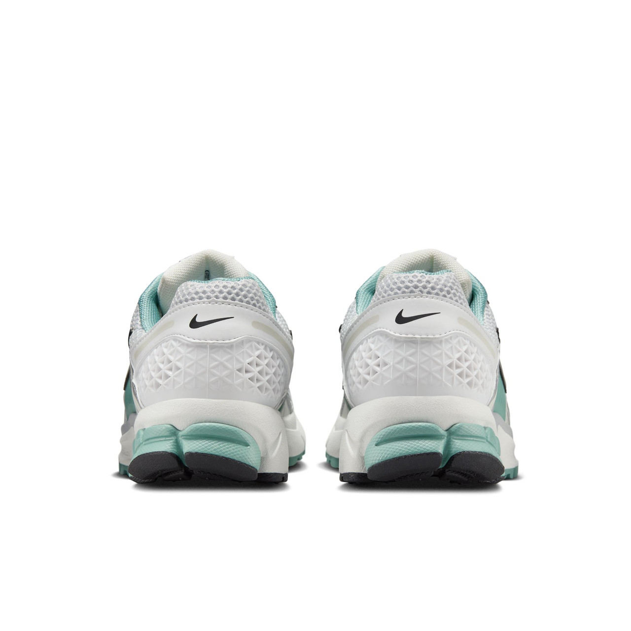 Nike Women's Zoom Vomero 5 Shoes