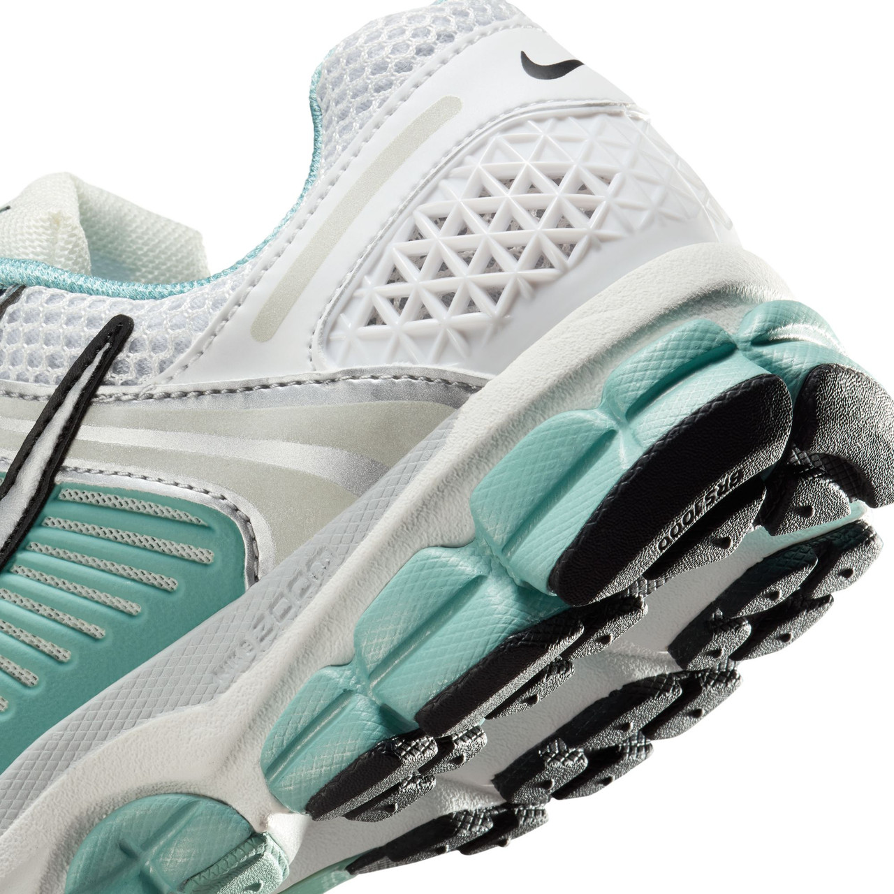 Nike Women's Zoom Vomero 5 Shoes