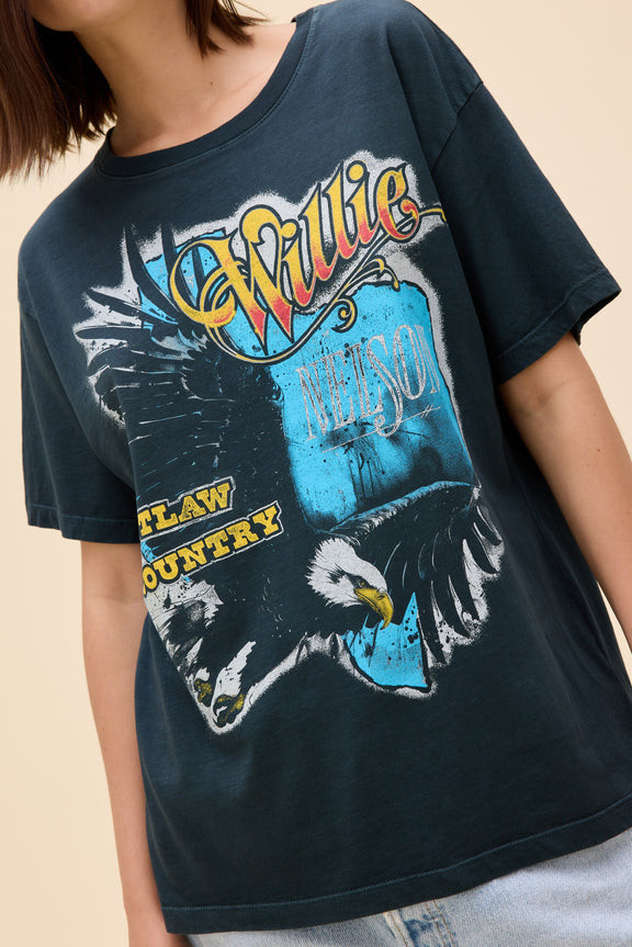 Daydreamer Women's Willie Nelson Outlaw Country Boyfriend Tee