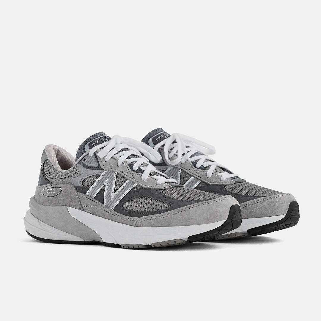 New Balance Women's 990v6 Shoes