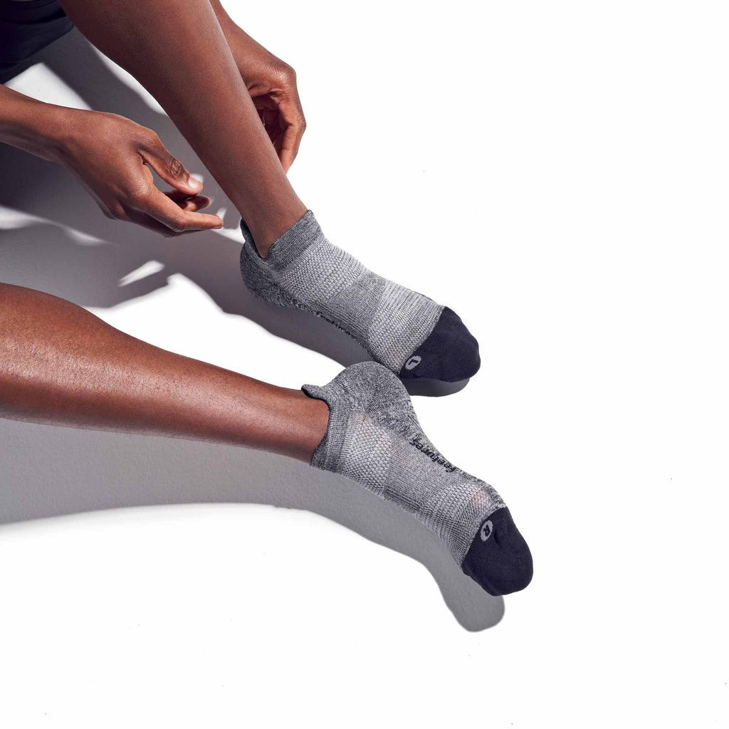 Feetures Elite Max Cushion No Show Tab Socks