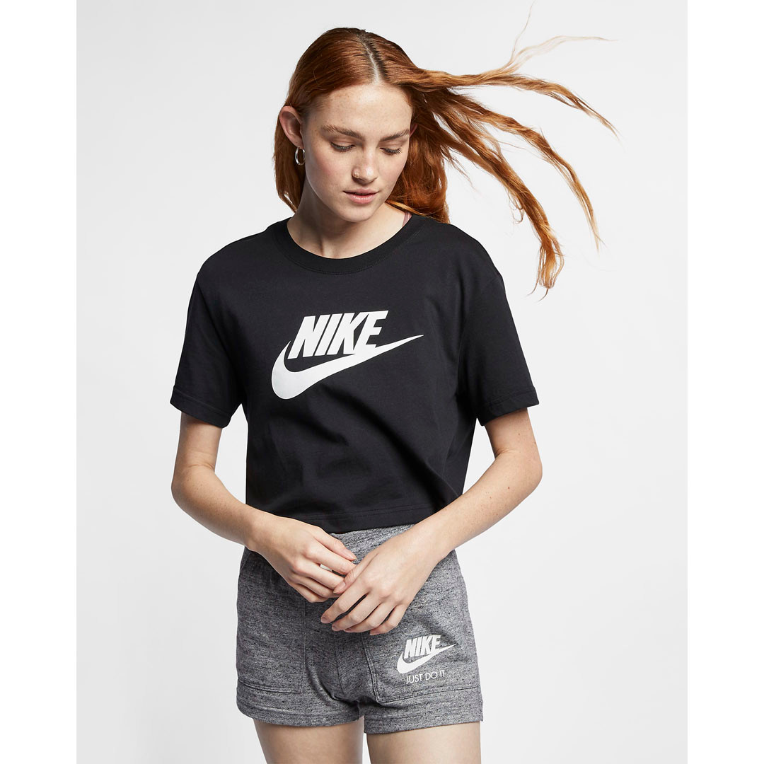 Nike Women's Sportswear Essential Cropped Tee