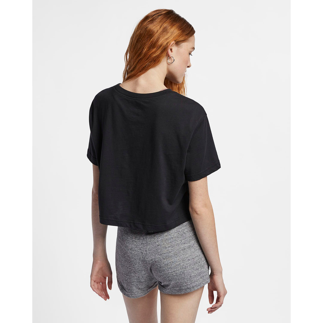 Nike Women's Sportswear Essential Cropped Tee